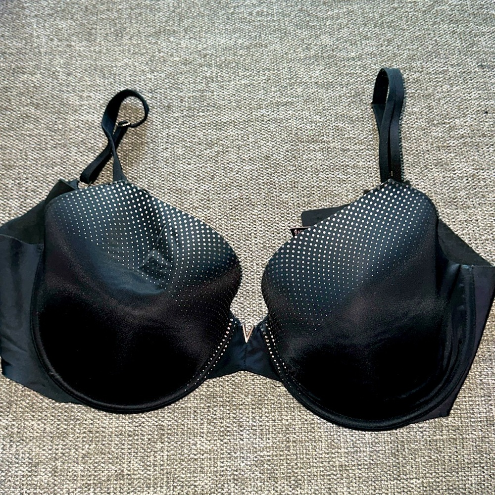 Gently used classy bra! Double slit straps 😊🖤✨